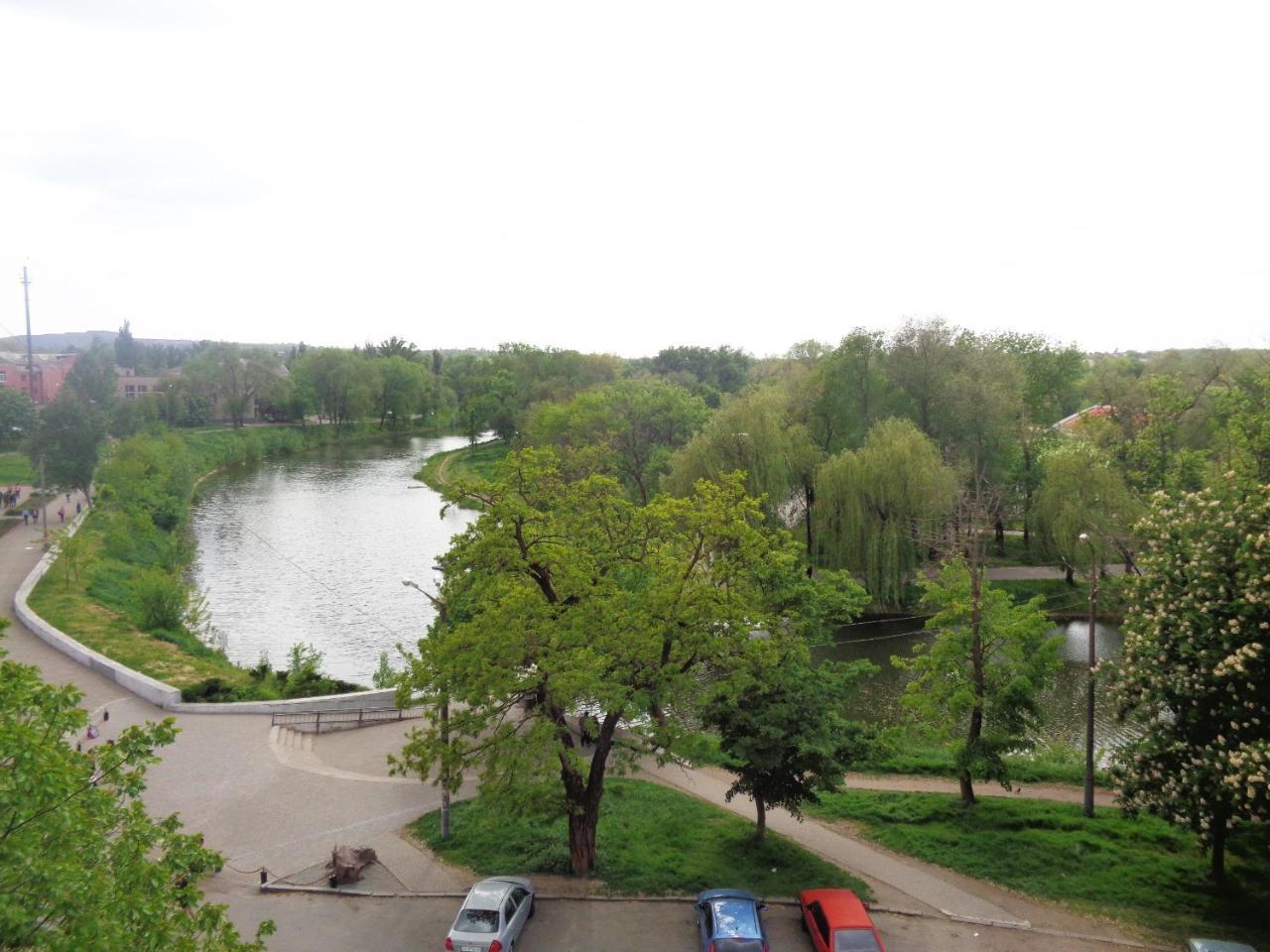 Староярмаркова С Видом На Парк И Реку Krivoy Rog Bagian luar foto